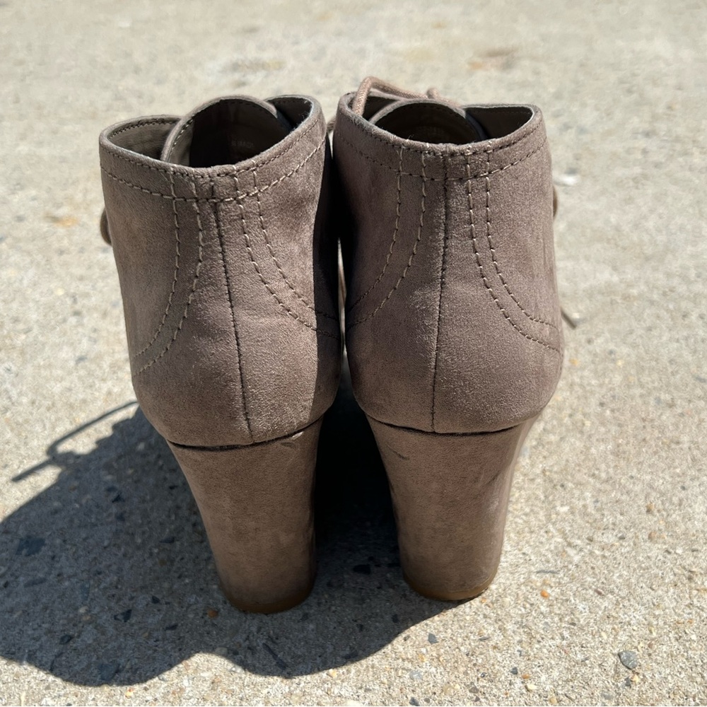 Arizona Wedge Heel Booties, Taupe, size 7M - Picture 4 of 16